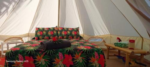 Te Fitii Garden & Beach in Huahine Island Te Fitii Garden & Beach in Huahine Island