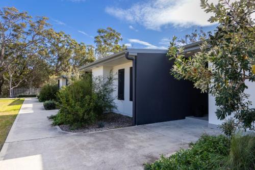 Modern 2 Bed Apartment - 6 Min walk to beach in Джервис-Бей Modern 2 Bed Apartment - 6 Min walk to beach in Джервис-Бей