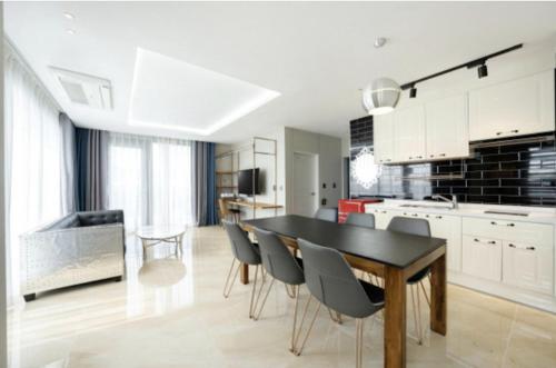 Yeosu Blanc Hotel and Resort in Wolho-dong Yeosu Blanc Hotel and Resort in Wolho-dong