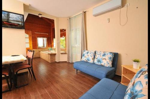 Pezsgőfürdő, מול כנרת בליבנים in Livnim Pezsgőfürdő, מול כנרת בליבנים in Livnim