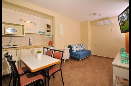 Konyha, מול כנרת בליבנים in Livnim Konyha, מול כנרת בליבנים in Livnim