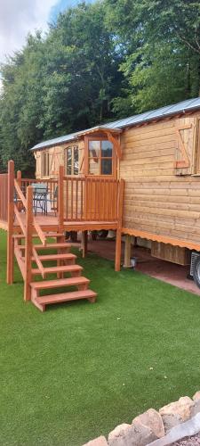 Roulotte Le Coq La Mazille in La Clayette Roulotte Le Coq La Mazille in La Clayette