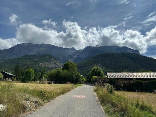 Appartement Proche Village + Vue sur Montagnes in Vallouise Appartement Proche Village + Vue sur Montagnes in Vallouise