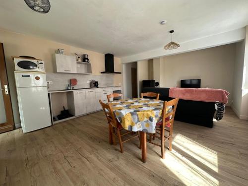 Appartement Proche Village + Vue sur Montagnes in Vallouise Appartement Proche Village + Vue sur Montagnes in Vallouise