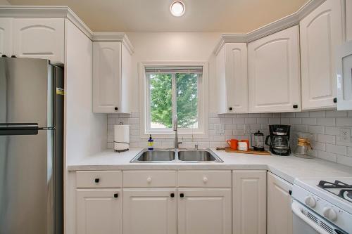 Konyha, Sunset Park Sweetheart near Veterán Emlékpark Konyha, Sunset Park Sweetheart near Veterán Emlékpark