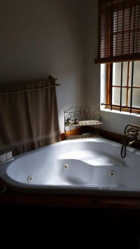 Fürdőszoba, 33 On Loop, Flat 1 in Ladybrand Fürdőszoba, 33 On Loop, Flat 1 in Ladybrand