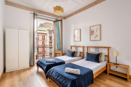 Paseo St Joan classic 4BD for 10 guests