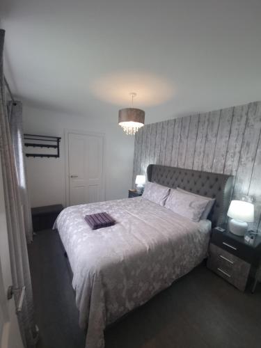 Rise at the Belfast Murals in ฟอลส์ พาร์ก Rise at the Belfast Murals in ฟอลส์ พาร์ก