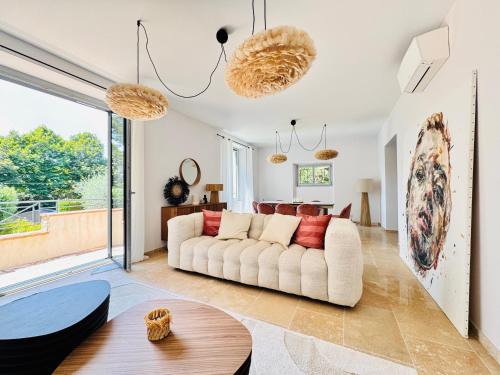 Villa Providence - Piscine - Jardin - 6 chambres - 12 personnes in لو كانيه Villa Providence - Piscine - Jardin - 6 chambres - 12 personnes in لو كانيه