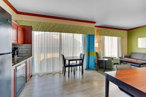 Comfort Inn & Suites in ชานเมืองเวโก Comfort Inn & Suites in ชานเมืองเวโก