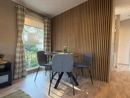 Létesítmények, Modern chalet, family oriented holiday suites near the forest and lake in Harderwijk Létesítmények, Modern chalet, family oriented holiday suites near the forest and lake in Harderwijk