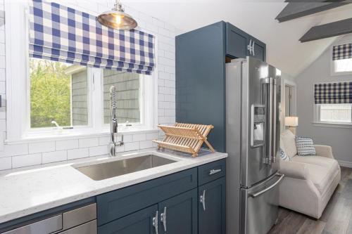 Cozy Cape Cod House by Rock Properties in West Dennis (MA) Cozy Cape Cod House by Rock Properties in West Dennis (MA)