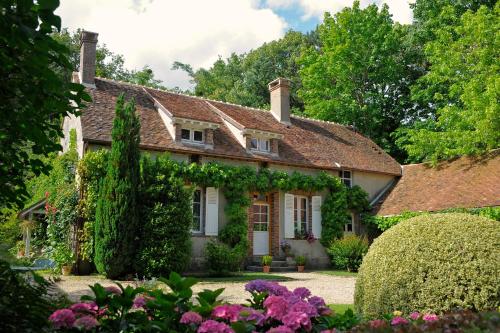 Entrance, Hameau des Gres in Paley Entrance, Hameau des Gres in Paley