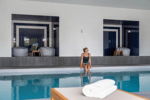 Swimming pool, Hotel Morgat Le Grand Hotel De La Mer in Crozon Swimming pool, Hotel Morgat Le Grand Hotel De La Mer in Crozon