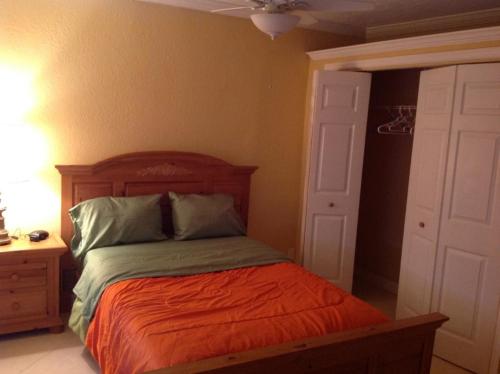 Hotel Three-Bedroom, Two Bathroom House