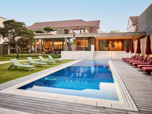 Úszómedence, LA MAISON hotel & spa in Saarlouis Úszómedence, LA MAISON hotel & spa in Saarlouis