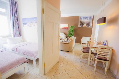 Sommerwind App1 - Strandpromenade seitlicher Meerblick, Strandkorb saisonal