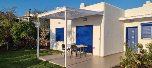 สวน, כחול ולבן in มาอายันบารุช สวน, כחול ולבן in มาอายันบารุช