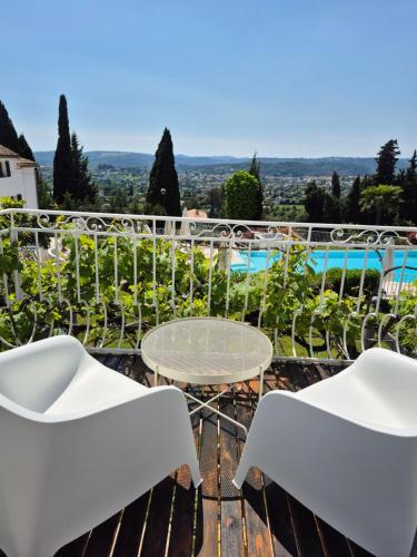 Hotel Le Hameau in Saint-Paul-de-Vence Hotel Le Hameau in Saint-Paul-de-Vence
