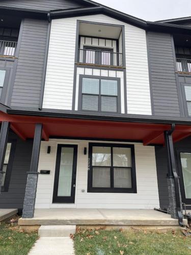 Modern 4 Bedroom 5 Bath Townhome Downtown Indpls 2228 near พิพิธภัณฑ์เด็กอินเดียน่าโพลิส Modern 4 Bedroom 5 Bath Townhome Downtown Indpls 2228 near พิพิธภัณฑ์เด็กอินเดียน่าโพลิส
