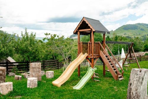 Pensiunea Adam și Eva (Pensiunea Adam si Eva) in Pojorita Pensiunea Adam și Eva (Pensiunea Adam si Eva) in Pojorita