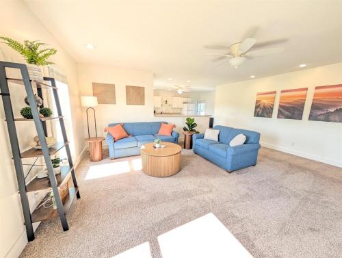 Cozy Upstairs Apartment Near River and Marina Access in Fremont (OH) Cozy Upstairs Apartment Near River and Marina Access in Fremont (OH)