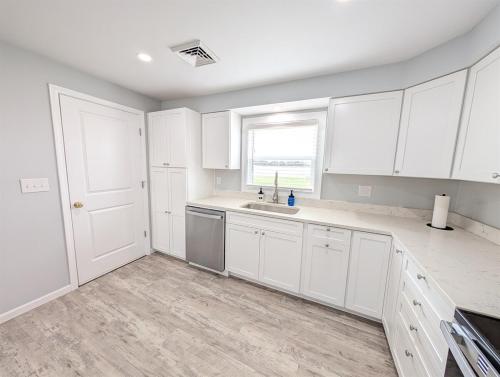Relaxing River View Stay Renovated 3BR Home in Fremont (OH) Relaxing River View Stay Renovated 3BR Home in Fremont (OH)