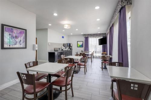 餐飲選擇, 貝斯特韋斯特行政酒店 (Best Western Executive Inn) in 科西迦納 餐飲選擇, 貝斯特韋斯特行政酒店 (Best Western Executive Inn) in 科西迦納