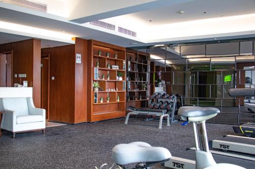 Fitness center, Huaqiang Plaza Hotel in Shenzhen Fitness center, Huaqiang Plaza Hotel in Shenzhen