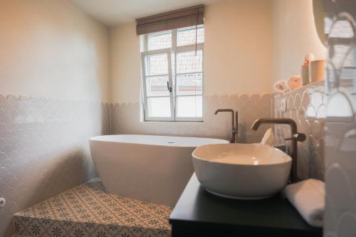 حمام, Übernachten im Wahrzeichen I Das Brückenhaus (Ubernachten im Wahrzeichen I Das Bruckenhaus) in Bad Kreuznach حمام, Übernachten im Wahrzeichen I Das Brückenhaus (Ubernachten im Wahrzeichen I Das Bruckenhaus) in Bad Kreuznach