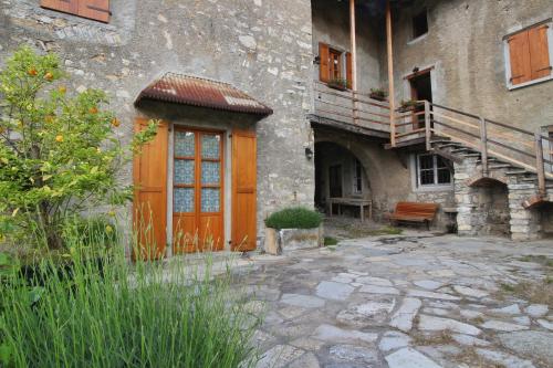 Entrance, Country House Cozzena in Maslianico Entrance, Country House Cozzena in Maslianico