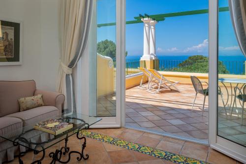 شرفة/ تراس, فندق سيزار أوجستوس (Hotel Caesar Augustus) in اناكابري شرفة/ تراس, فندق سيزار أوجستوس (Hotel Caesar Augustus) in اناكابري