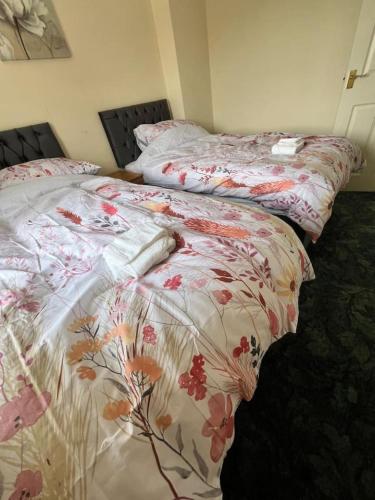 Canal Way- Cozy 3-Bed House in ايلمينستير Canal Way- Cozy 3-Bed House in ايلمينستير