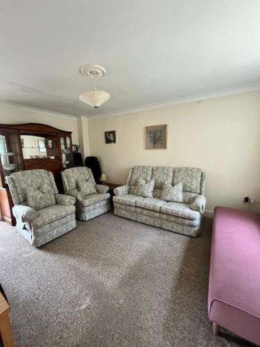 Canal Way- Cozy 3-Bed House in ايلمينستير Canal Way- Cozy 3-Bed House in ايلمينستير