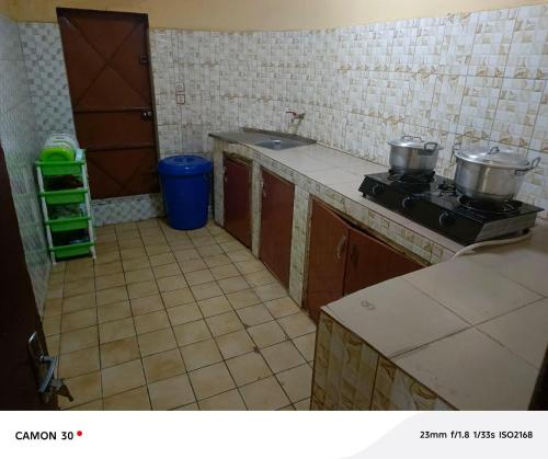 Kitchen, Bobo LAFIA RESIDENCE MEUBLEE in Bobo Dioulasso Kitchen, Bobo LAFIA RESIDENCE MEUBLEE in Bobo Dioulasso