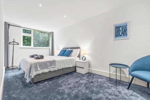 Luxury 2BR City Apt With Parking Sleeps 8 in 舍伍德 Luxury 2BR City Apt With Parking Sleeps 8 in 舍伍德