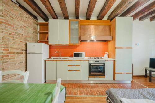 kuhinja, Castellana Home 221- Free Parking & Wi-Fi in Zelarino kuhinja, Castellana Home 221- Free Parking & Wi-Fi in Zelarino