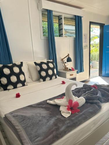 Garden Reef Bungalows in Luganville Garden Reef Bungalows in Luganville