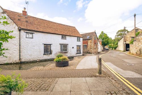Charming Cotswolds Retreat in the Heart of Dursley in Kelet-Cam Charming Cotswolds Retreat in the Heart of Dursley in Kelet-Cam