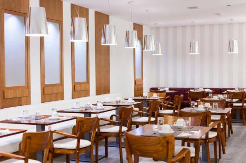 Restaurante, Mena Plaza in Nerja Restaurante, Mena Plaza in Nerja