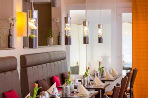 餐廳, 蒙塔納艾爾旺根酒店 (Montana-Hotel Ellwangen) in 埃爾旺根/雅格斯特河 餐廳, 蒙塔納艾爾旺根酒店 (Montana-Hotel Ellwangen) in 埃爾旺根/雅格斯特河