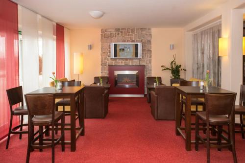 酒吧/高級酒吧, 蒙塔納艾爾旺根酒店 (Montana-Hotel Ellwangen) in 埃爾旺根/雅格斯特河 酒吧/高級酒吧, 蒙塔納艾爾旺根酒店 (Montana-Hotel Ellwangen) in 埃爾旺根/雅格斯特河