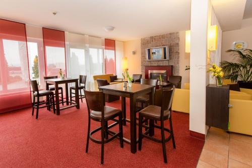 酒吧/高級酒吧, 蒙塔納艾爾旺根酒店 (Montana-Hotel Ellwangen) in 埃爾旺根/雅格斯特河 酒吧/高級酒吧, 蒙塔納艾爾旺根酒店 (Montana-Hotel Ellwangen) in 埃爾旺根/雅格斯特河
