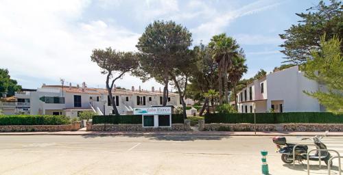 Entrance, Apartamentos Cala Blanca in Menorca Entrance, Apartamentos Cala Blanca in Menorca