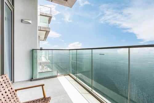 Balcony/terrace, Rustic Minimalist Home with Breathtaking Sea Views in Dubai Maritime City Balcony/terrace, Rustic Minimalist Home with Breathtaking Sea Views in Dubai Maritime City