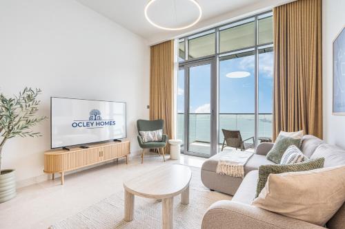 Guestroom, Rustic Minimalist Home with Breathtaking Sea Views in Dubai Maritime City Guestroom, Rustic Minimalist Home with Breathtaking Sea Views in Dubai Maritime City