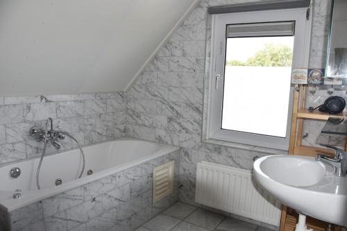 Rust,zee,strand 6-persoons villa met sauna in Scharendijke Rust,zee,strand 6-persoons villa met sauna in Scharendijke