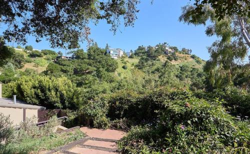Malibu Getaway - Studio Unit In Nature, Close To Beach in 阿古拉山(CA) Malibu Getaway - Studio Unit In Nature, Close To Beach in 阿古拉山(CA)
