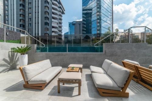 Swimming pool, Clarion Suites Guatemala City in Guatemala City Swimming pool, Clarion Suites Guatemala City in Guatemala City