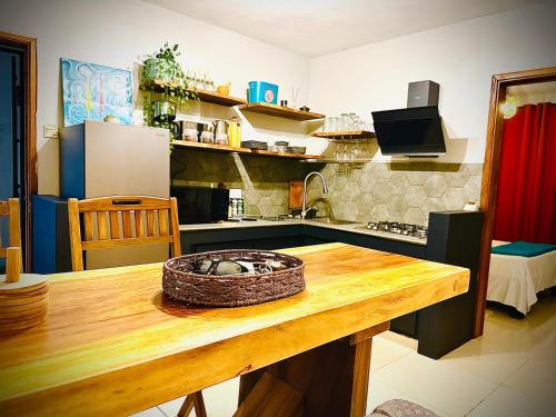 Küche, Haus ( m²), 3 Schlafzimmer und 1 eigene Badezimmer in Wolmar Strand (Flic en Flac Beach Escape, steps to sea + balcony) in Flic En Flac Küche, Haus ( m²), 3 Schlafzimmer und 1 eigene Badezimmer in Wolmar Strand (Flic en Flac Beach Escape, steps to sea + balcony) in Flic En Flac